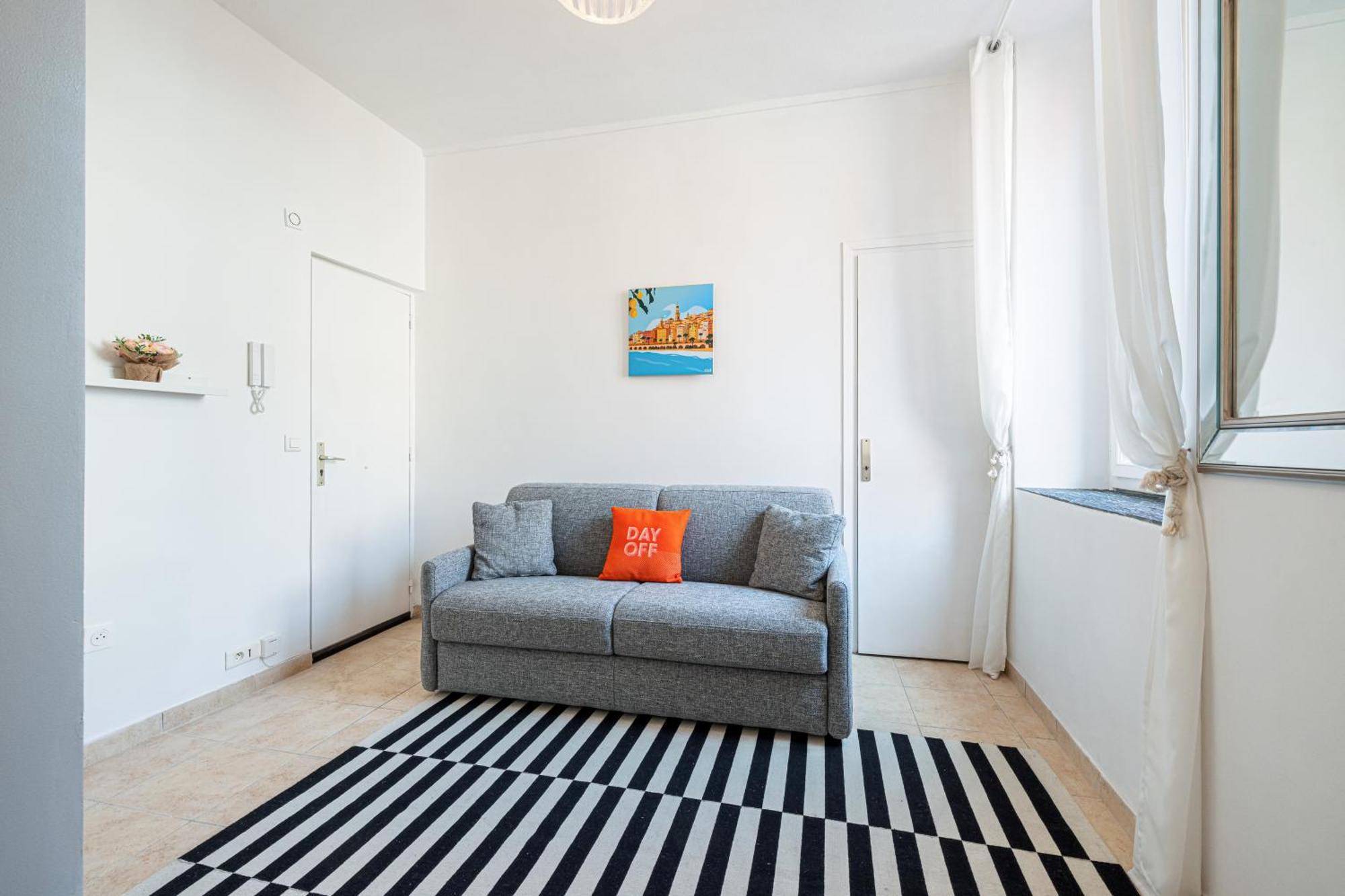 Felix Faure - Charmant Studio Lumineux En Centre-Ville ม็องตง ภายนอก รูปภาพ